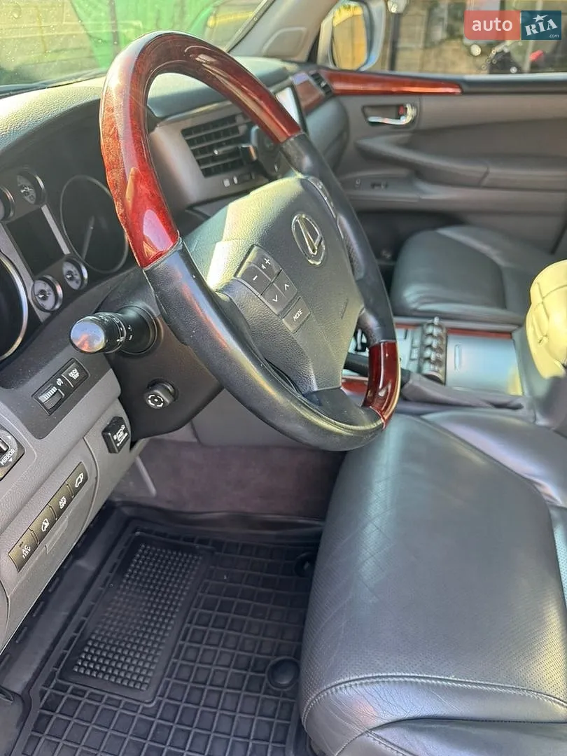 Lexus LX, 2008