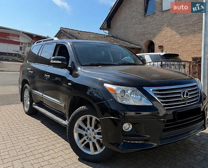 Lexus LX, 2011