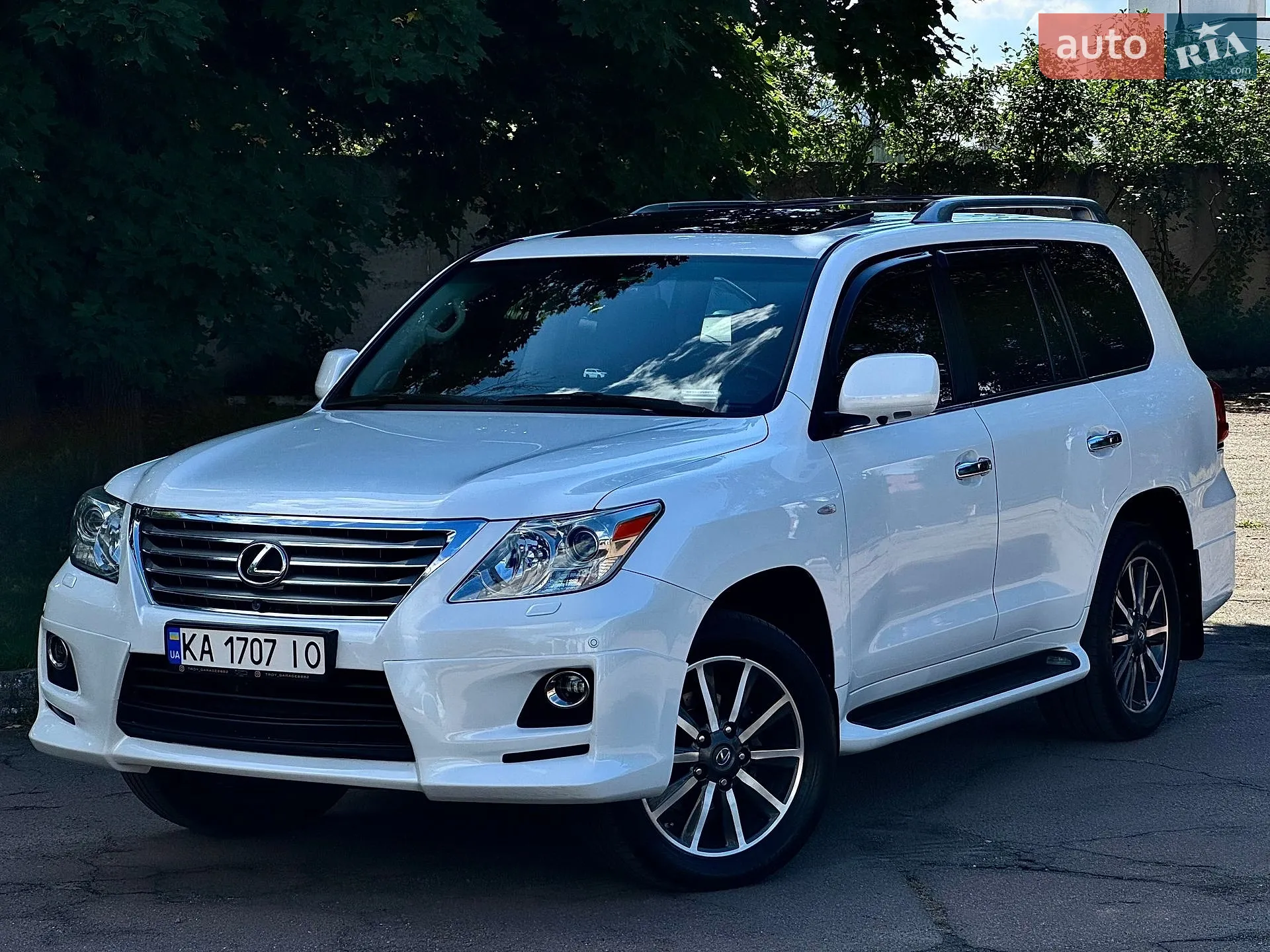 Lexus LX, 2011