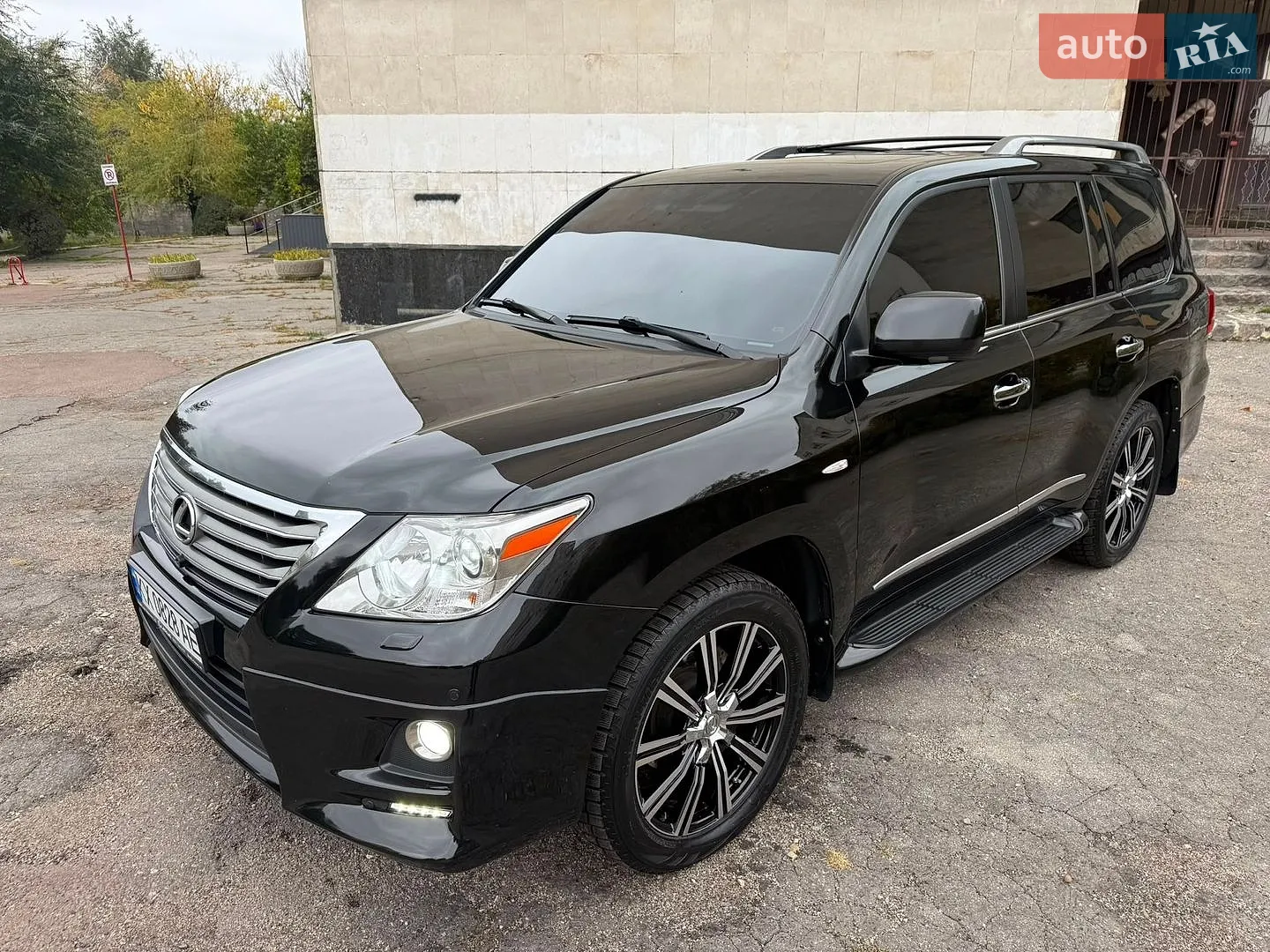Lexus LX, 2010