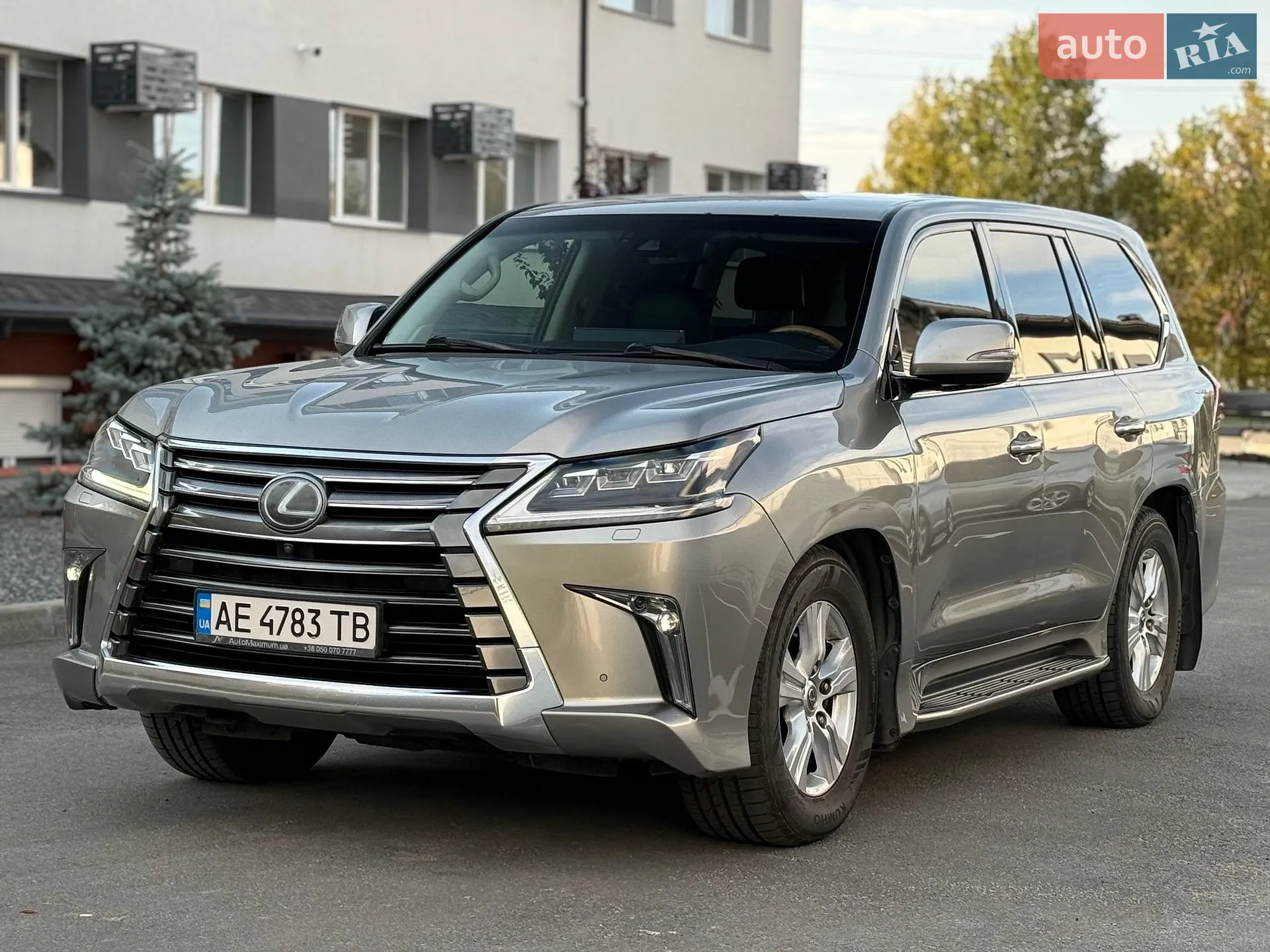 Lexus LX, 2015