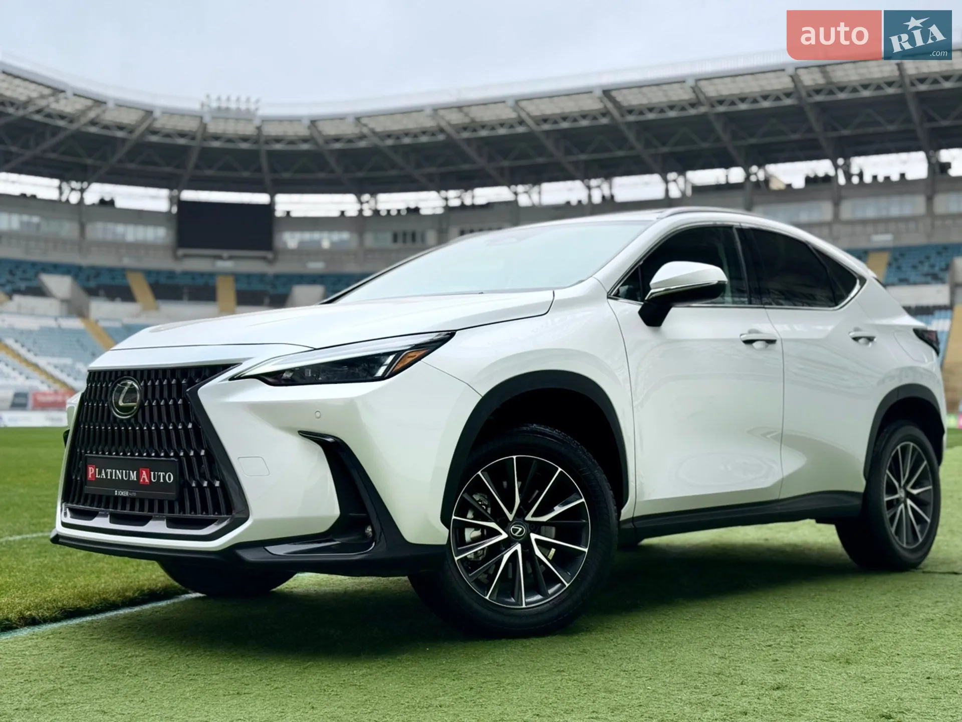 Lexus NX, 2022