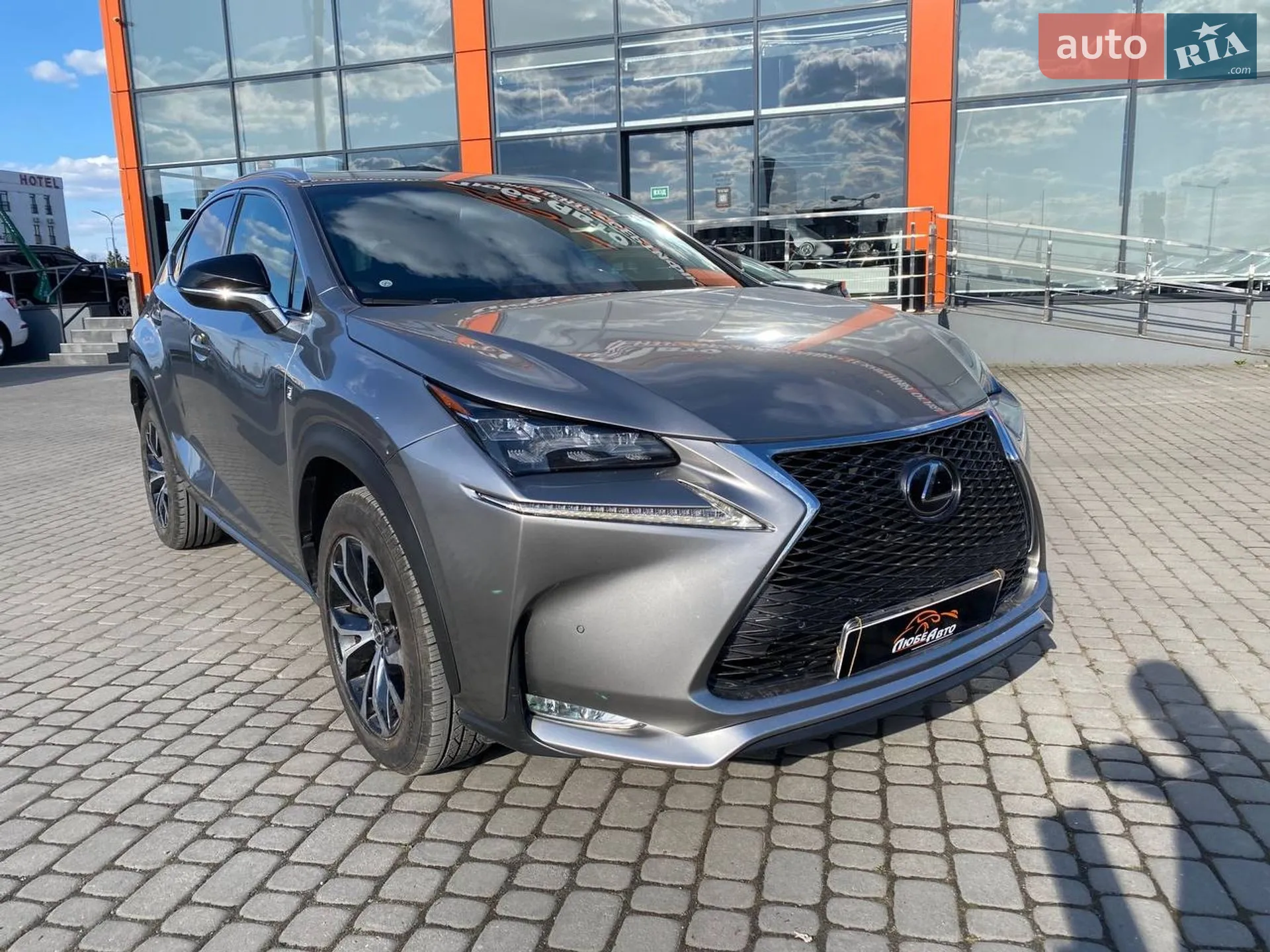 Lexus NX, 2016