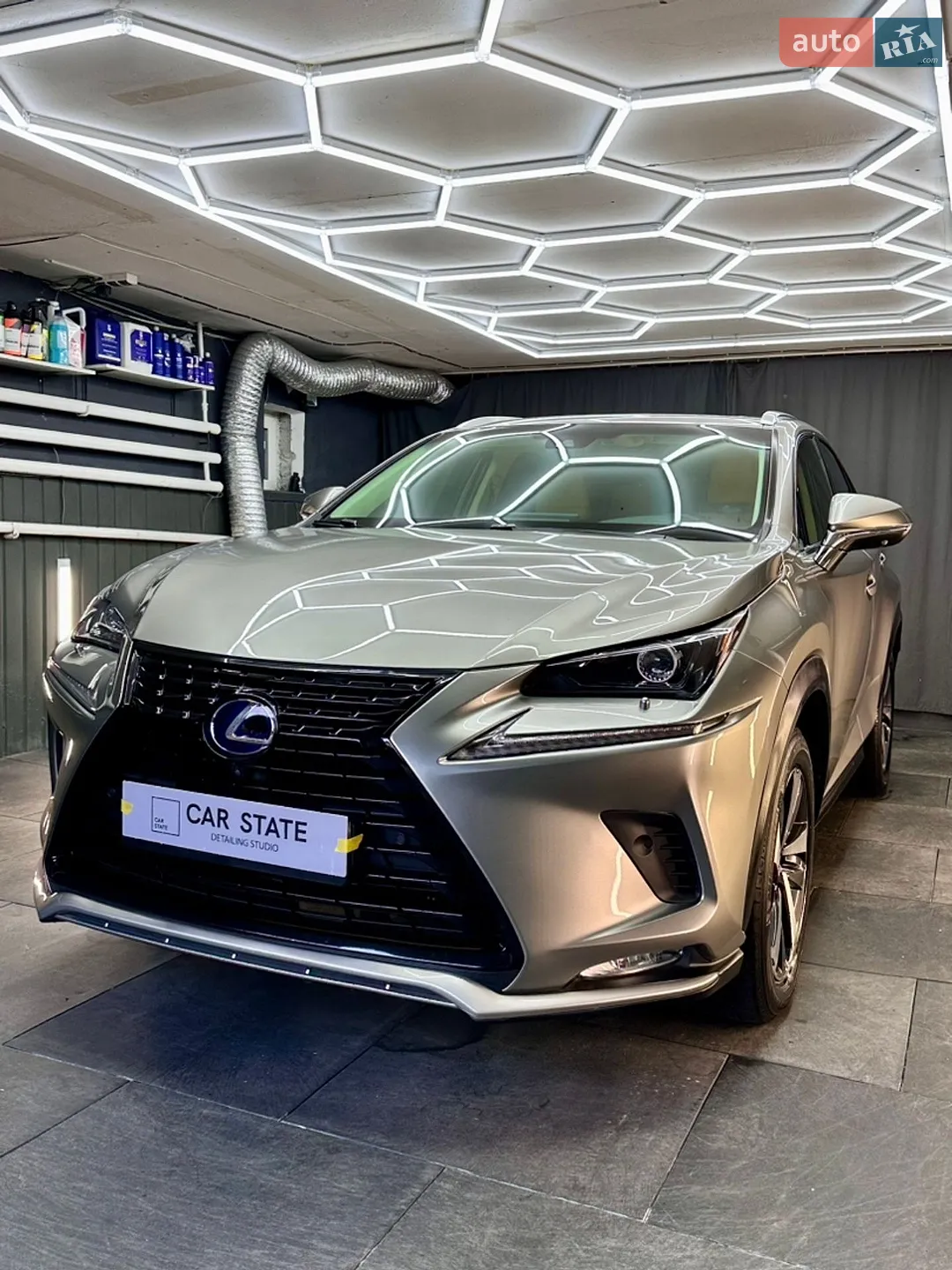 Lexus NX, 2019