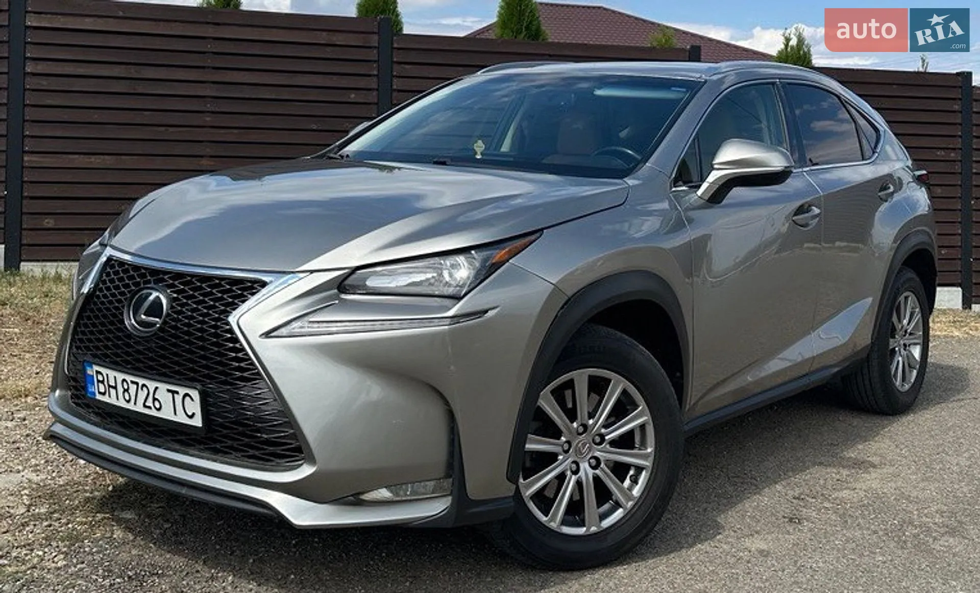 Lexus NX, 2016
