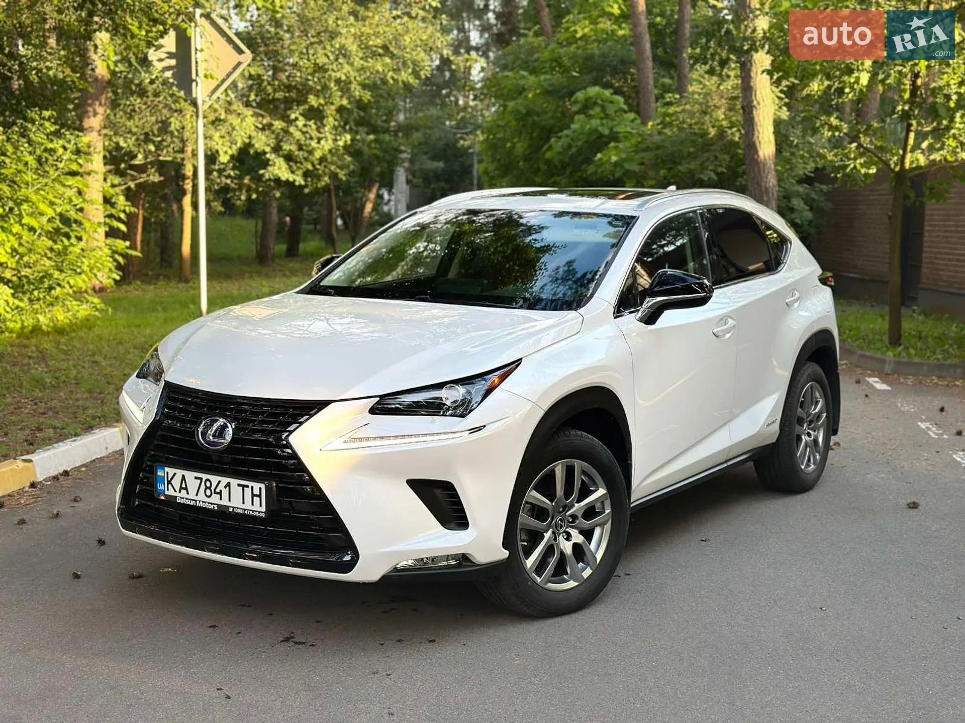Lexus NX, 2021