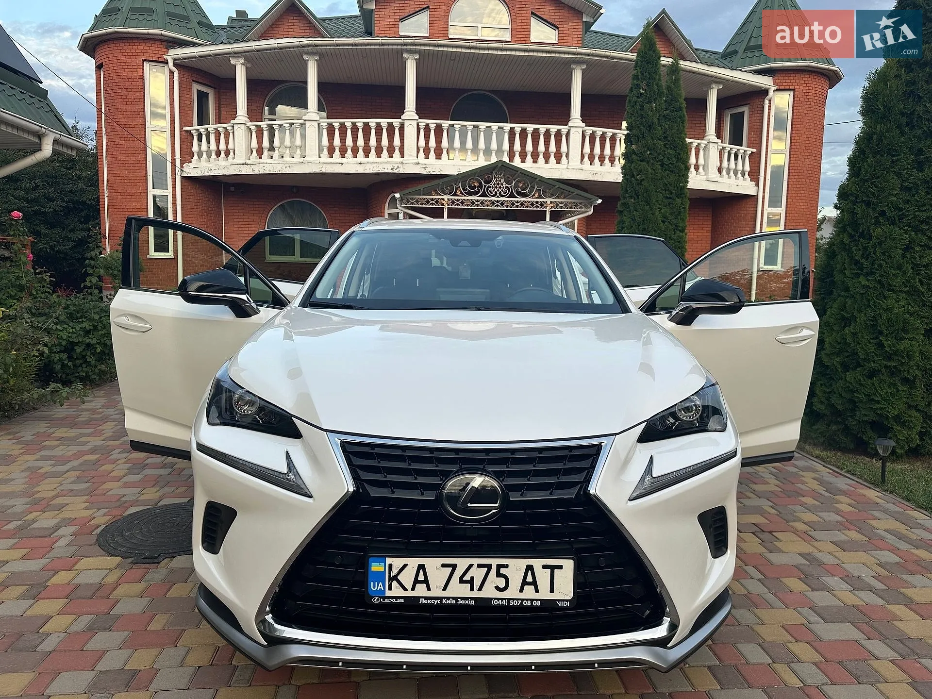 Lexus NX, 2020