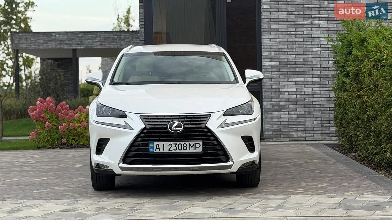 Lexus NX, 2017
