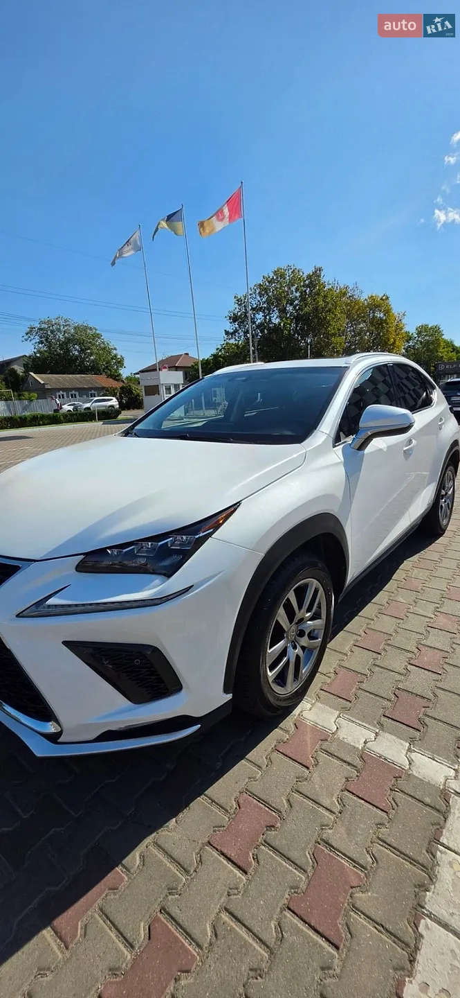 Lexus NX, 2015