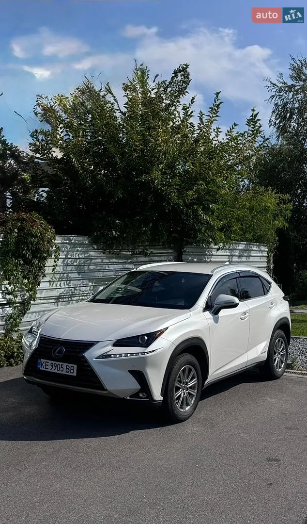 Lexus NX, 2020