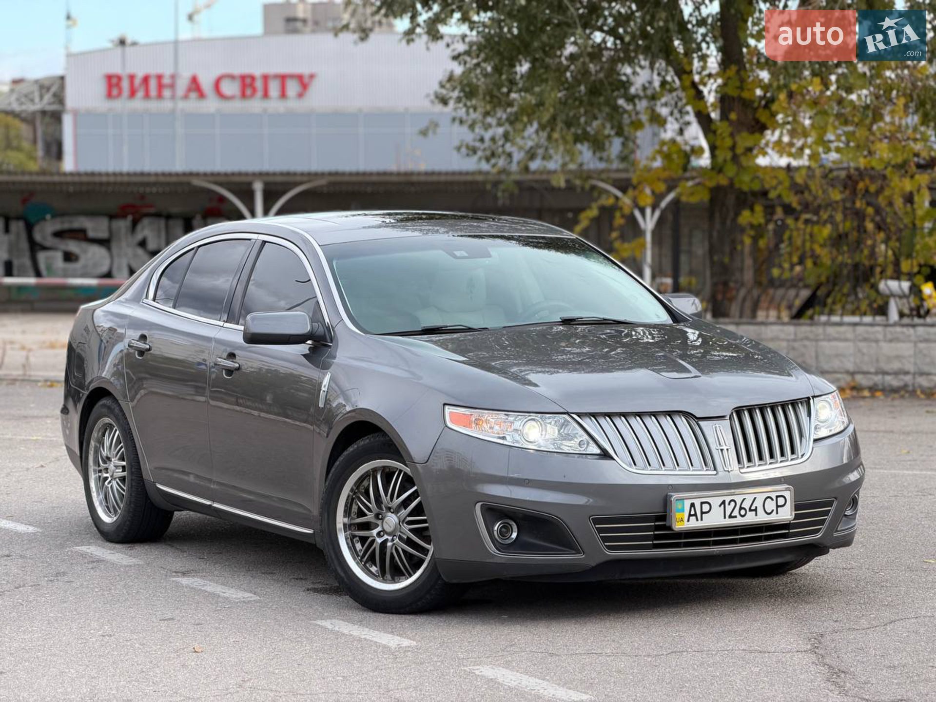 Lincoln MKS, 2010