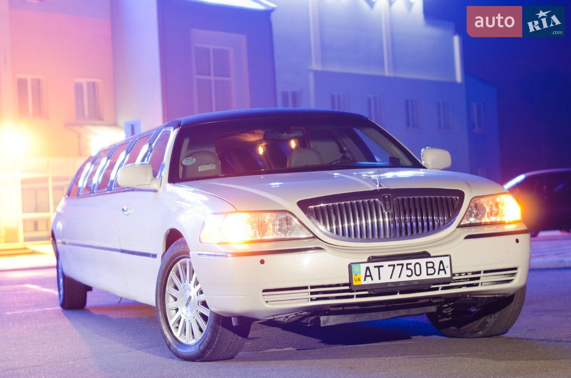 Lincoln Town Car, 2003