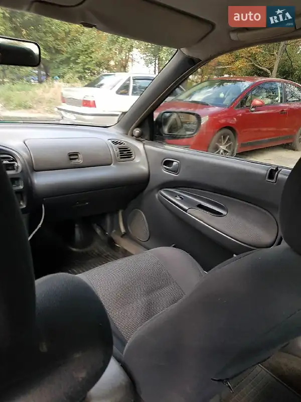 Mazda 323, 1996