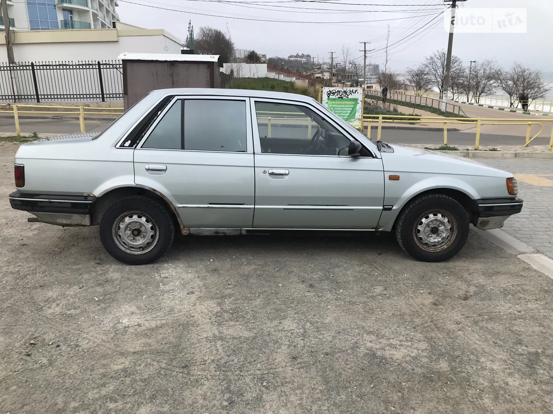 Mazda 323, 1987