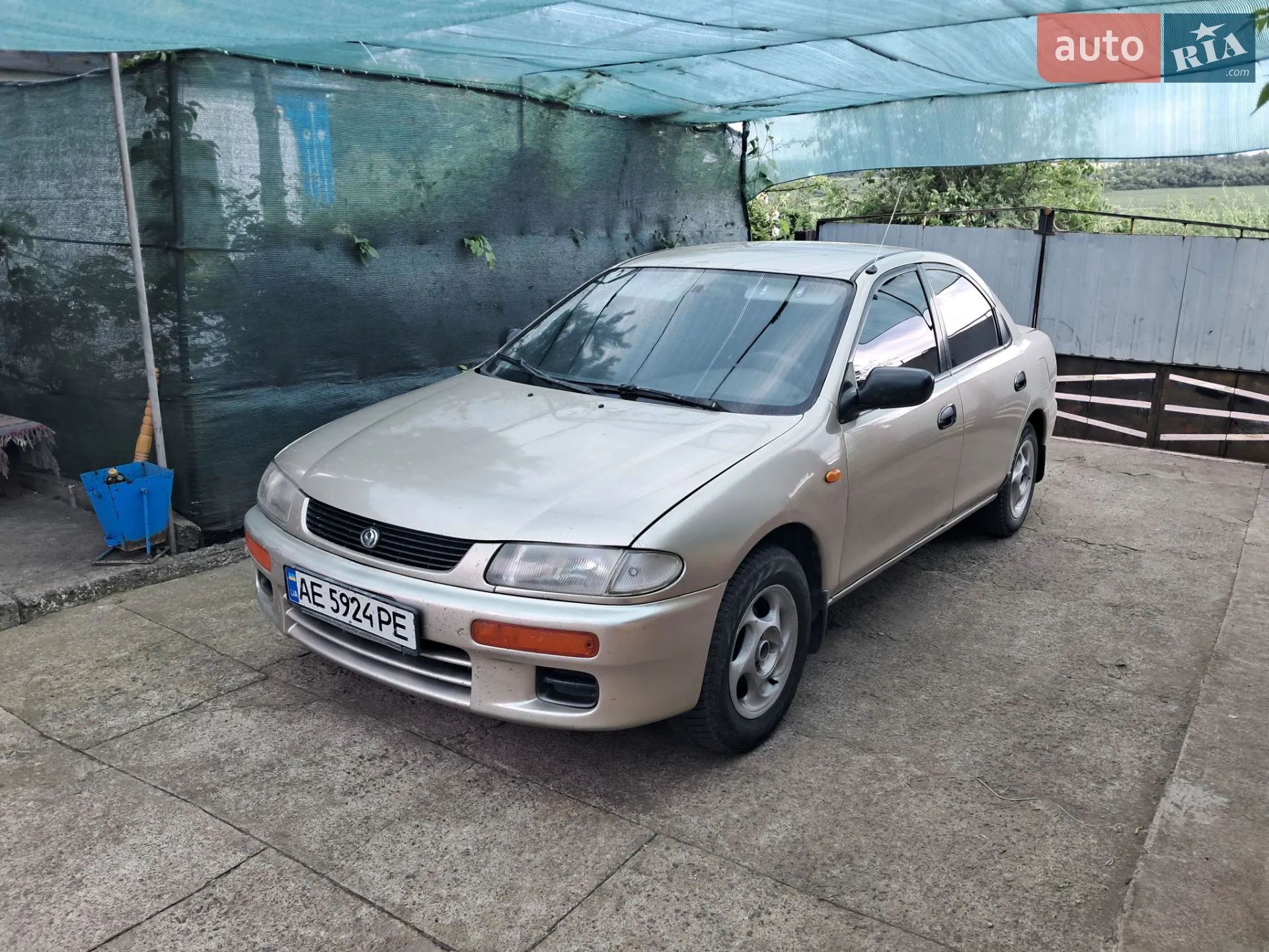 Mazda 323, 1996