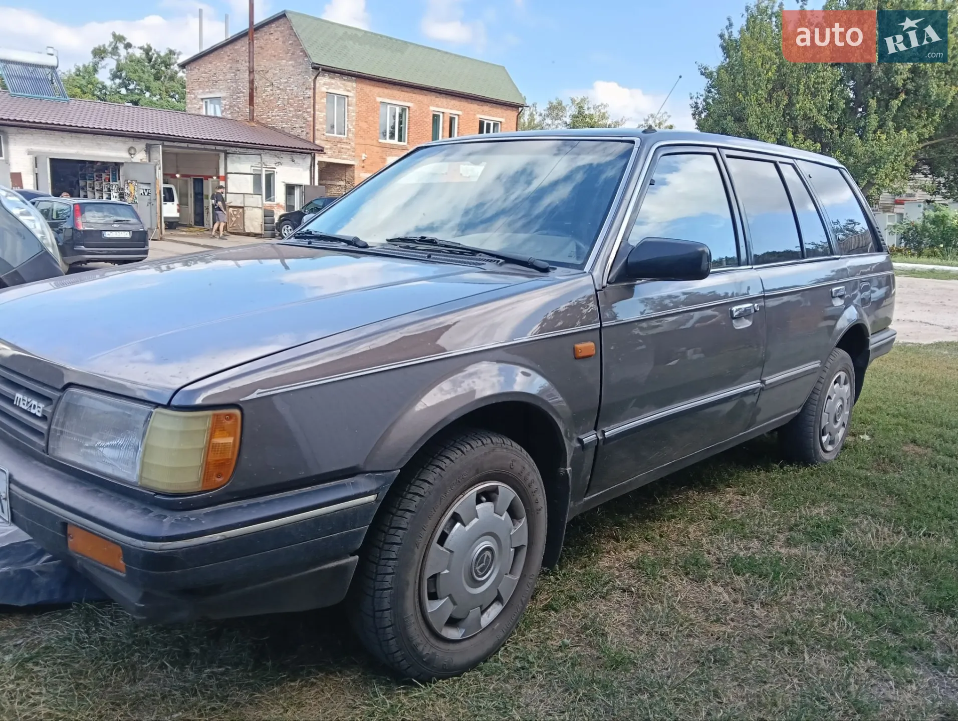 Mazda 323, 1987