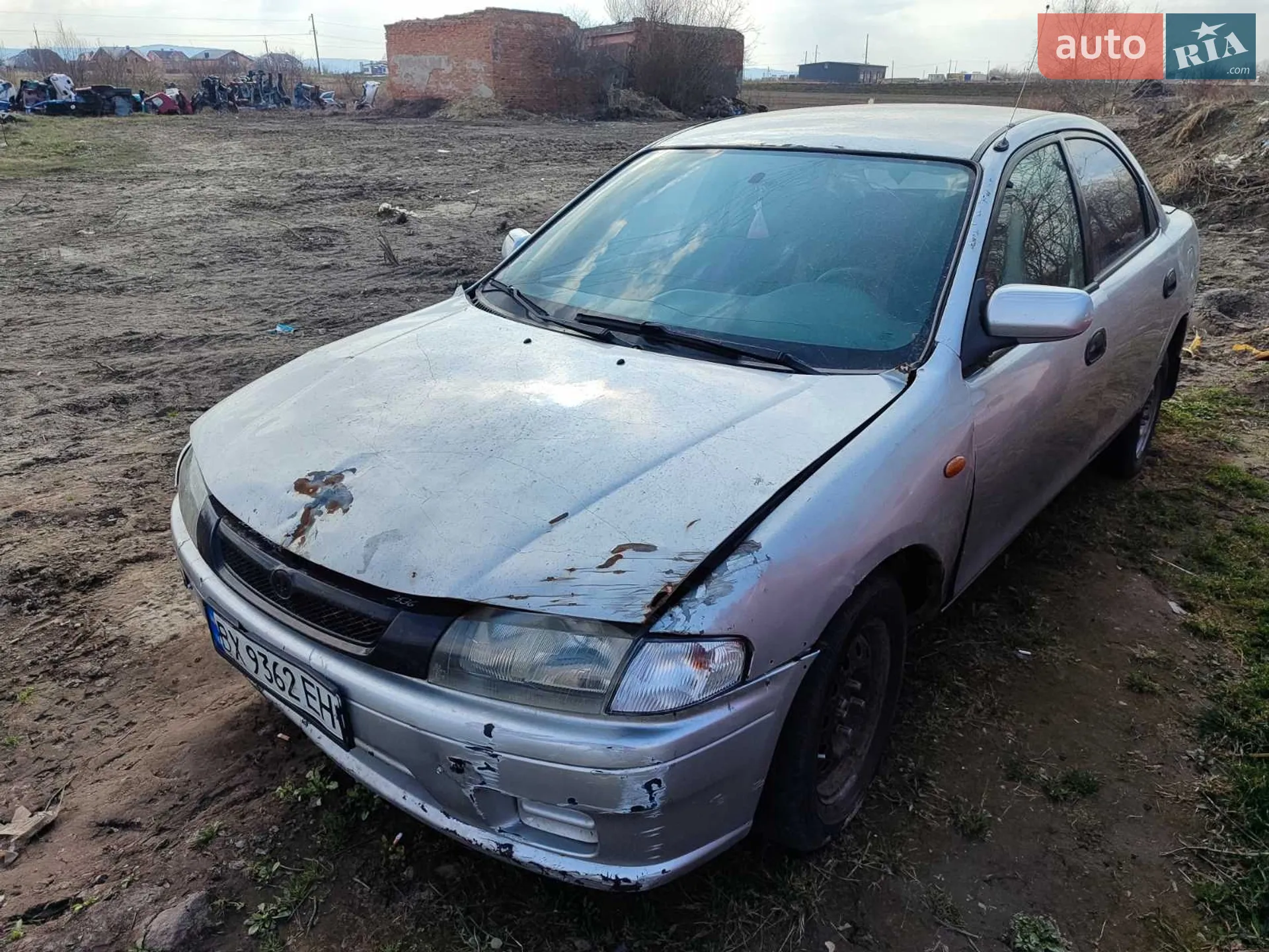 Mazda 323, 1998