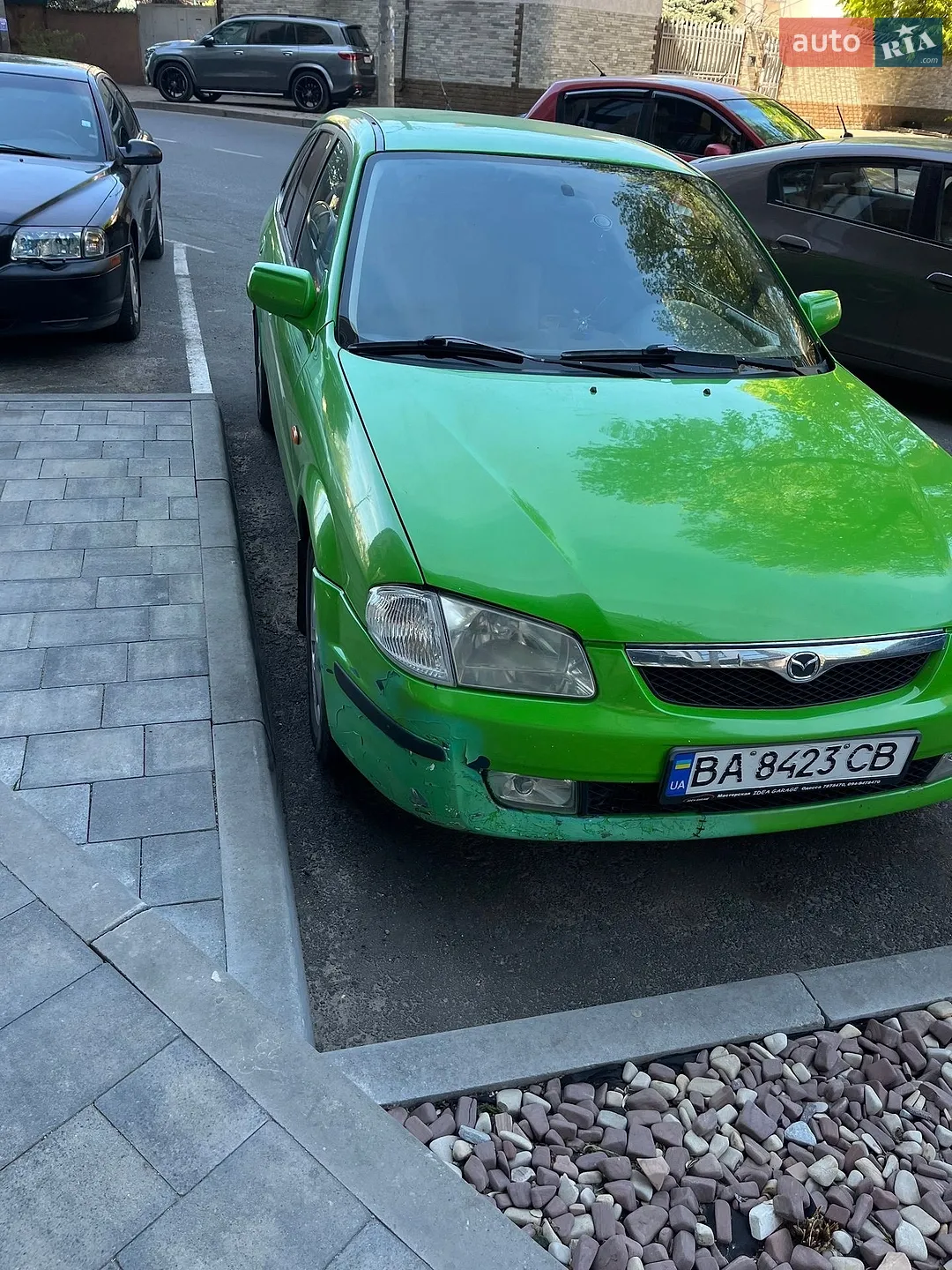 Mazda 323, 1998