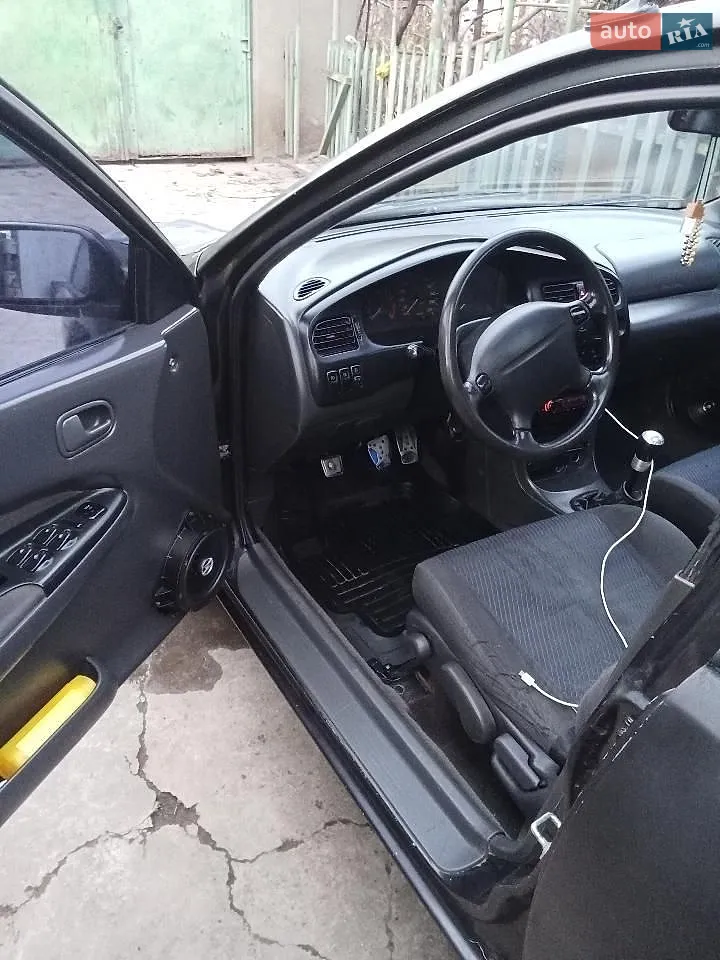 Mazda 323, 1995
