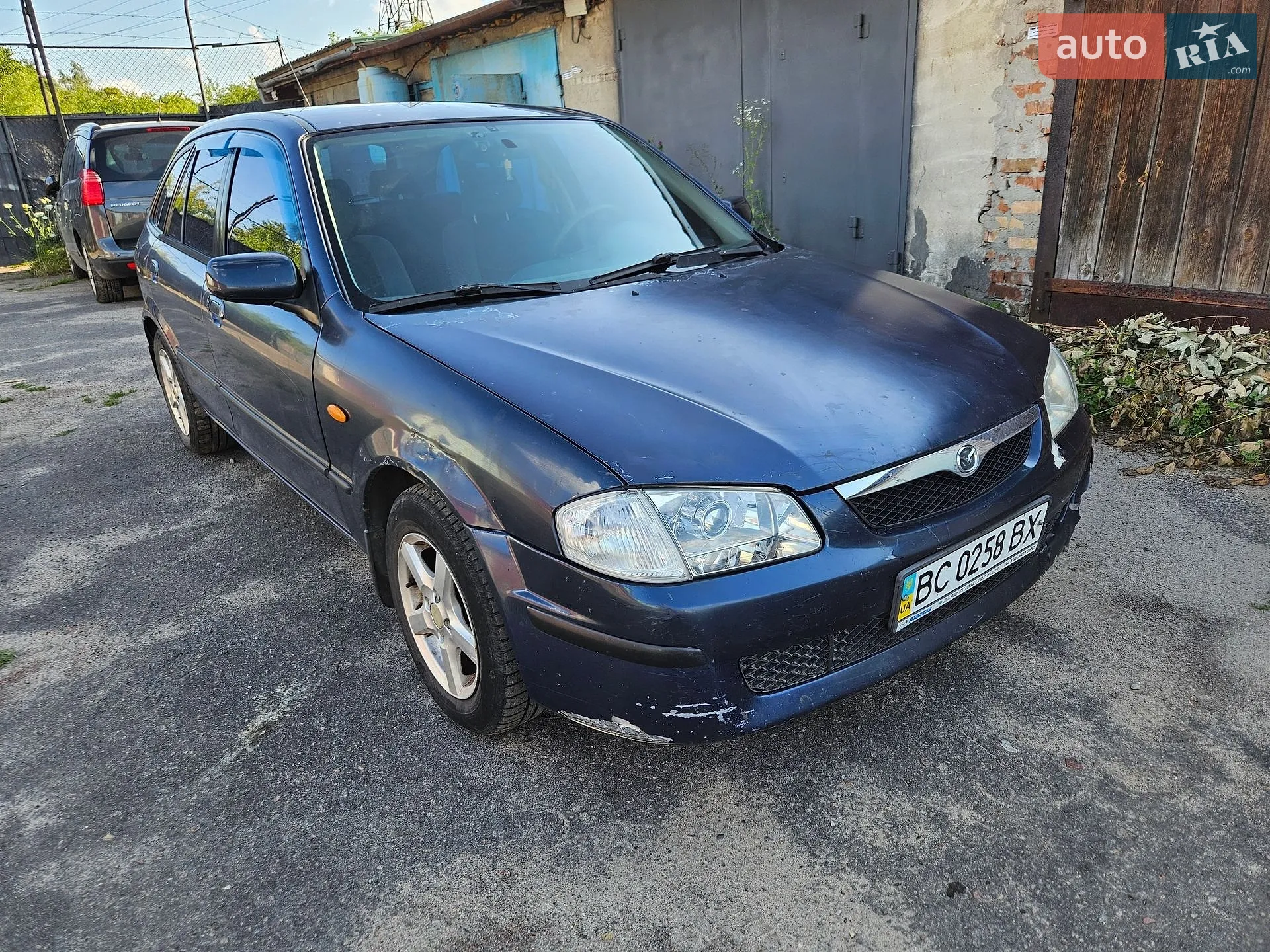 Mazda 323, 2000