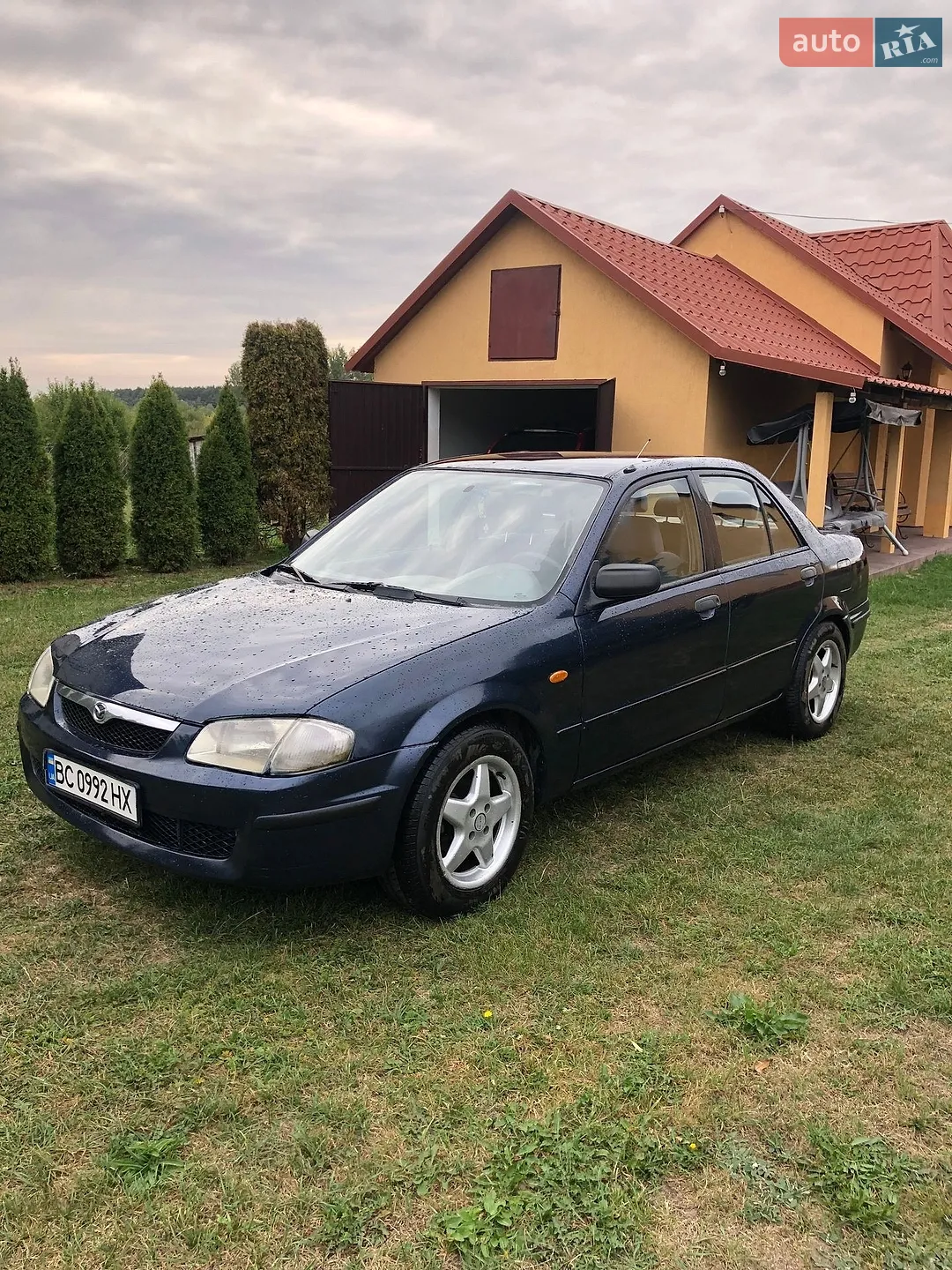 Mazda 323, 1998