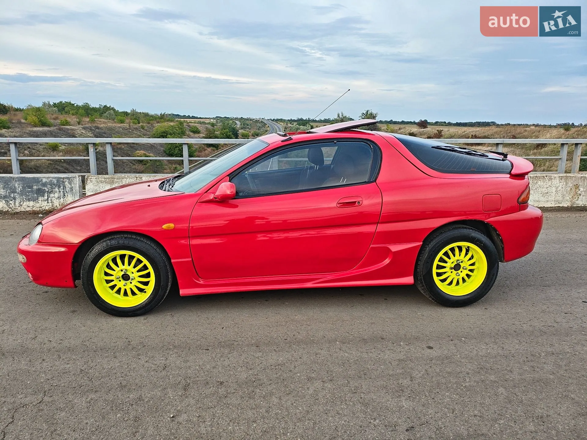 Mazda MX-3, 1992