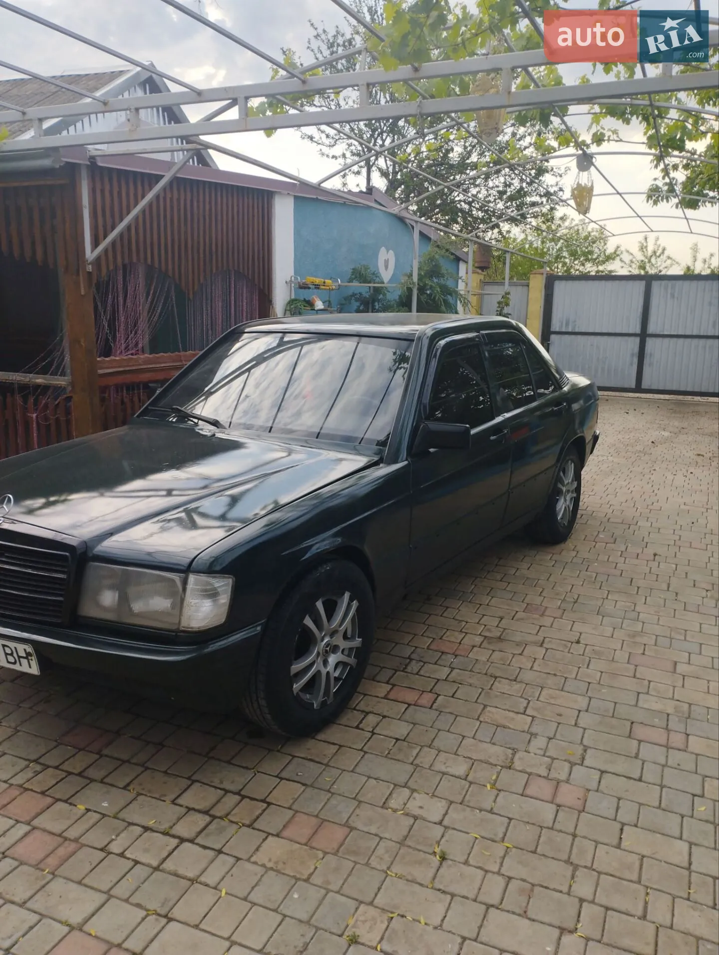 Mercedes-Benz 190, 1984