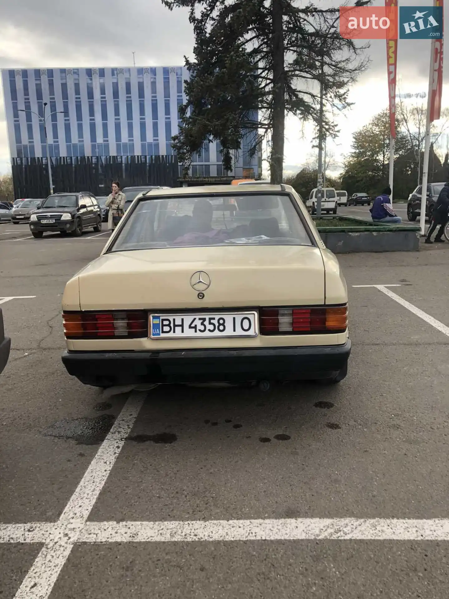 Mercedes-Benz 190, 1983