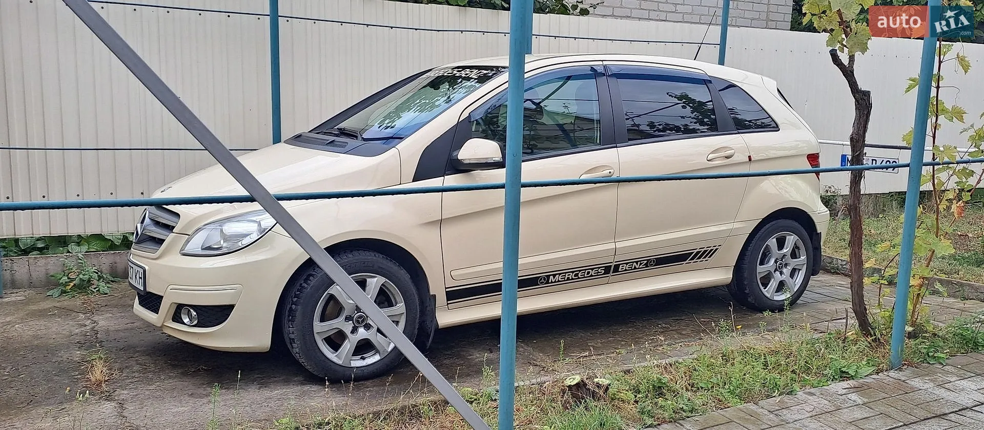 Mercedes-Benz B-Class, 2011
