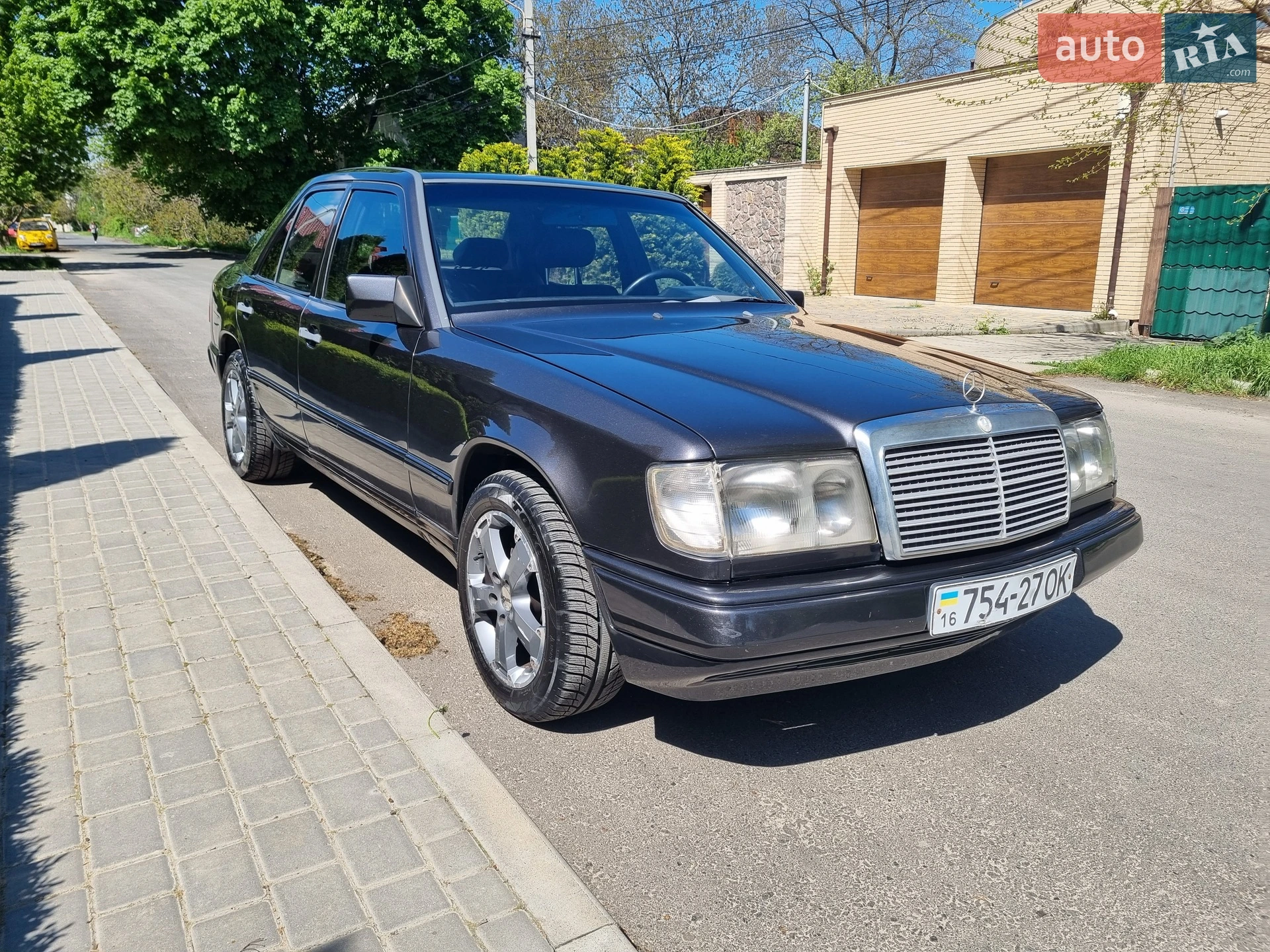 Mercedes-Benz E-Class, 1989
