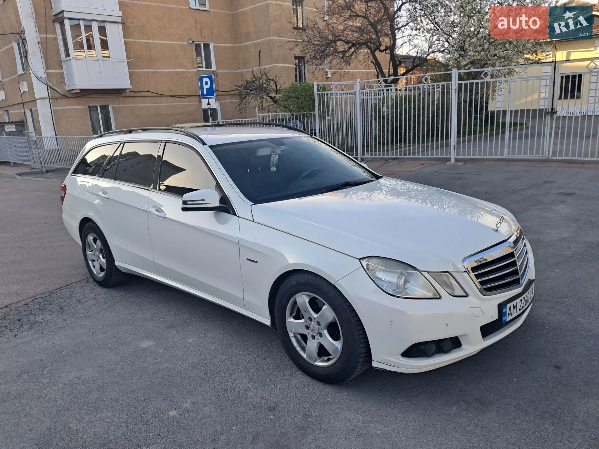 Mercedes-Benz E-Class, 2011