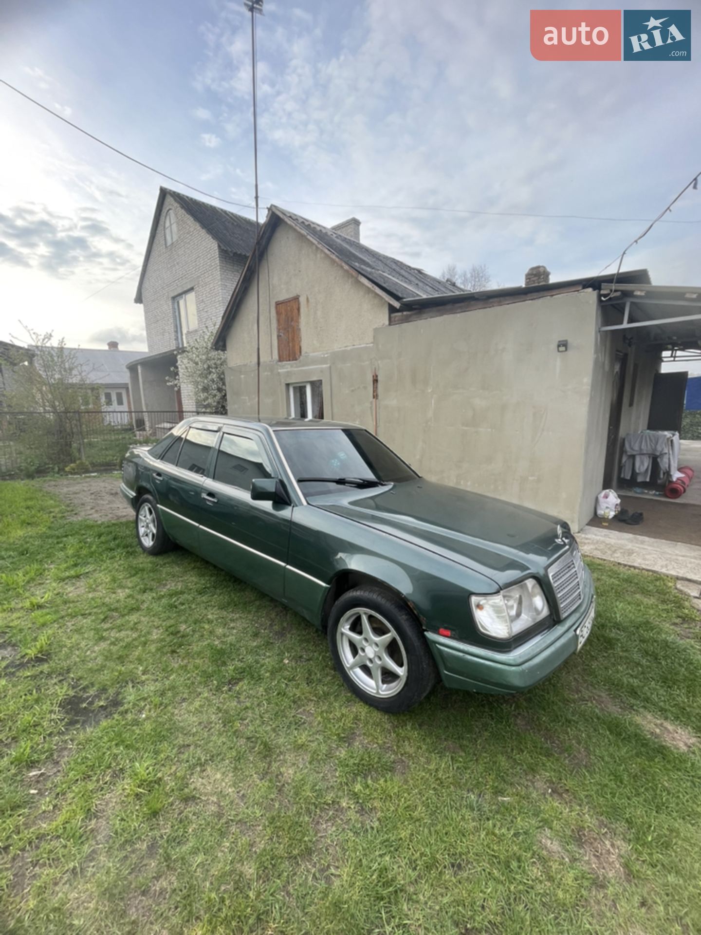 Mercedes-Benz E-Class, 1989