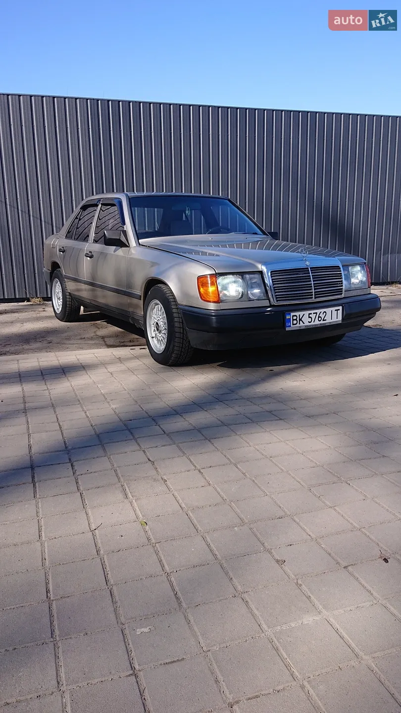 Mercedes-Benz E-Class, 1989