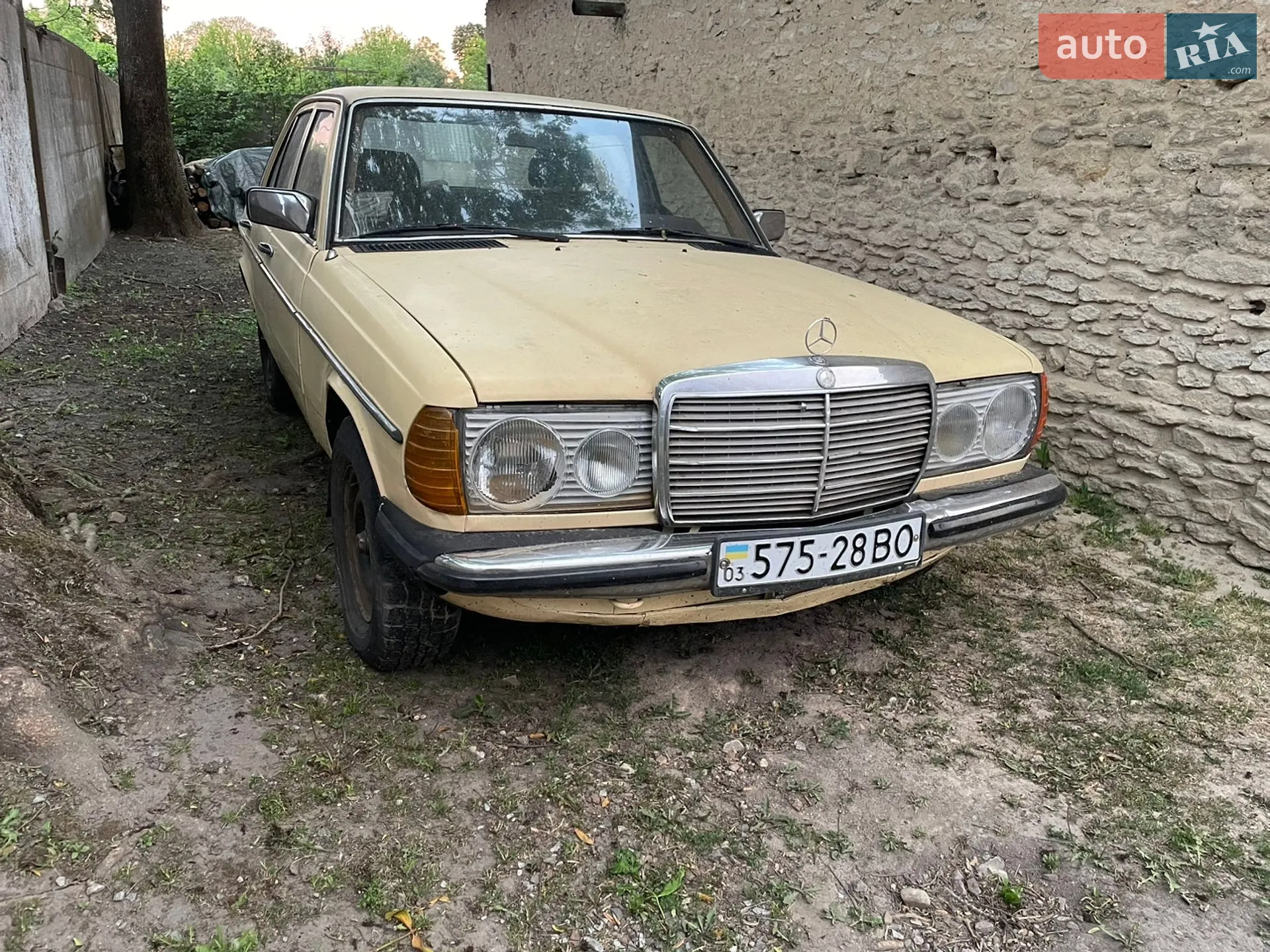 Mercedes-Benz E-Class, 1982
