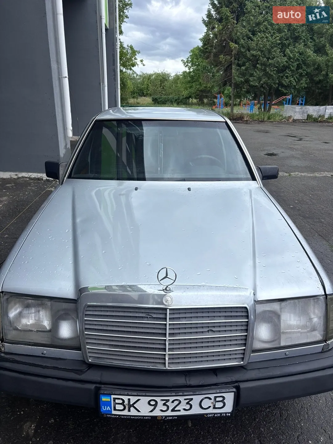 Mercedes-Benz E-Class, 1988