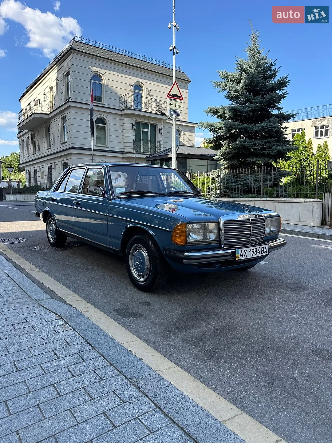 Mercedes-Benz E-Class, 1984