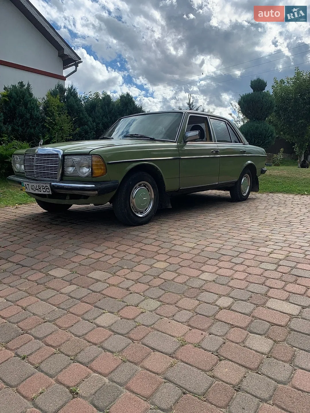 Mercedes-Benz E-Class, 1981