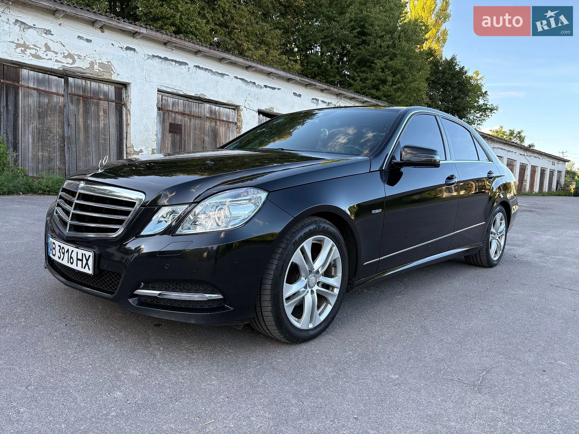 Mercedes-Benz E-Class 2011 — 1