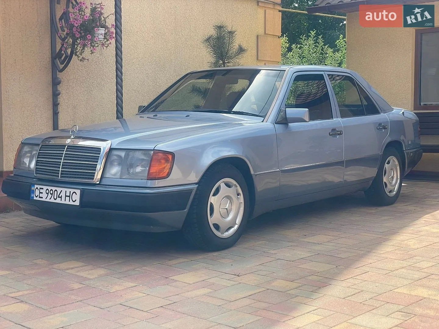 Mercedes-Benz E-Class, 1992