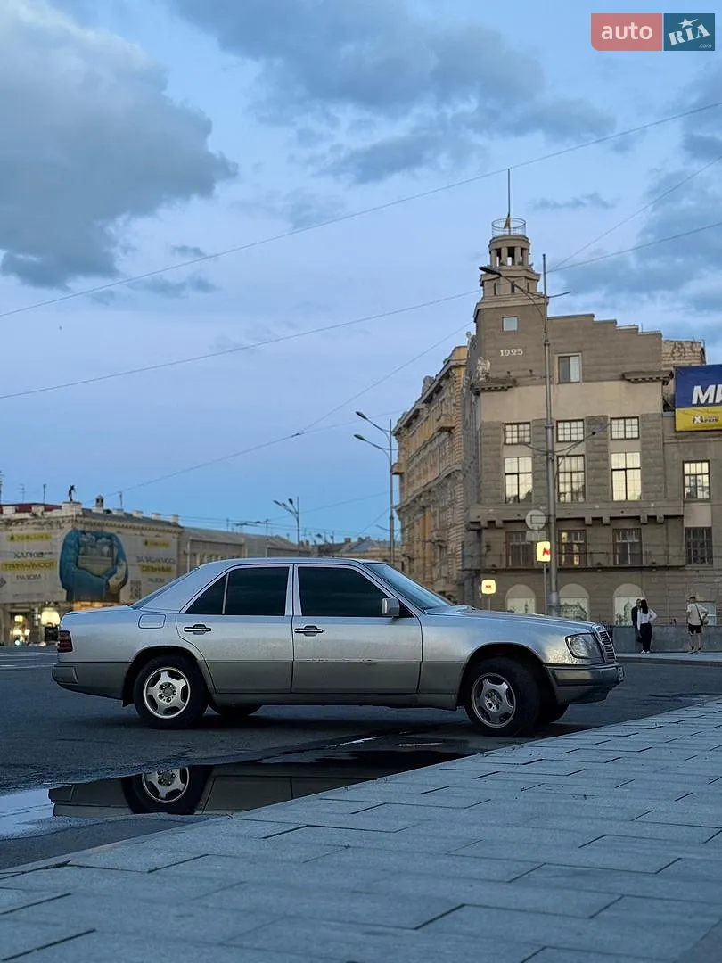 Mercedes-Benz E-Class, 1990