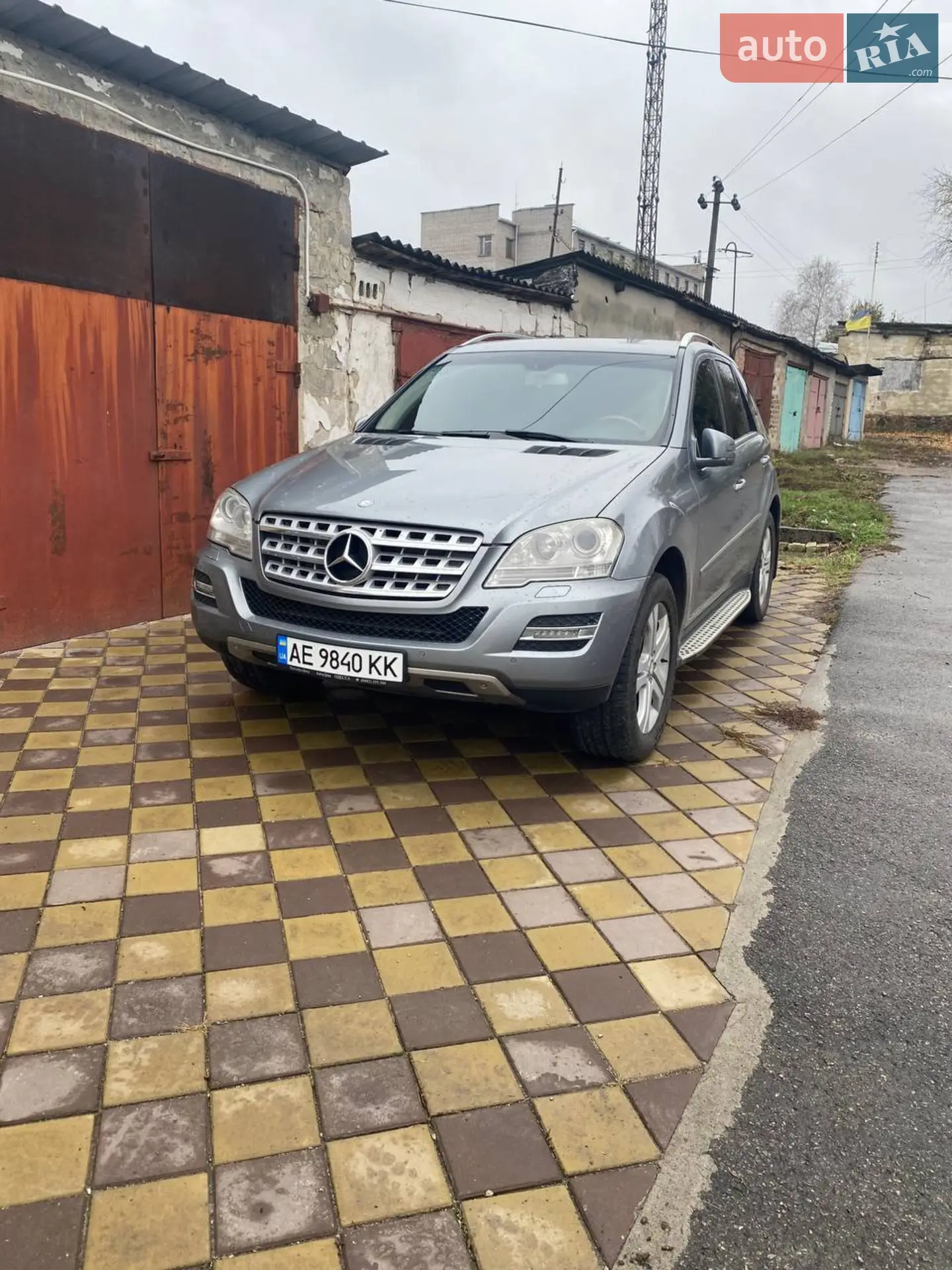 Mercedes-Benz M-Class, 2011