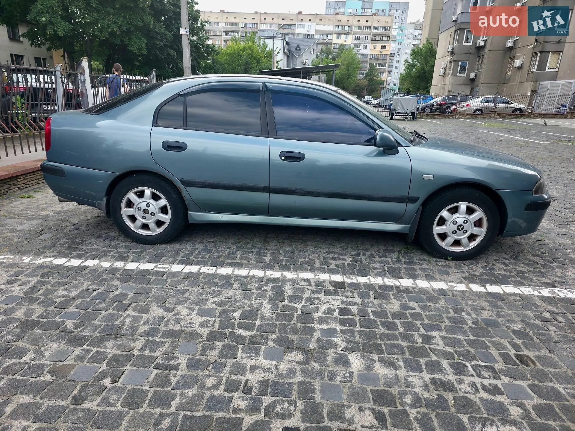 Mitsubishi Carisma, 2002