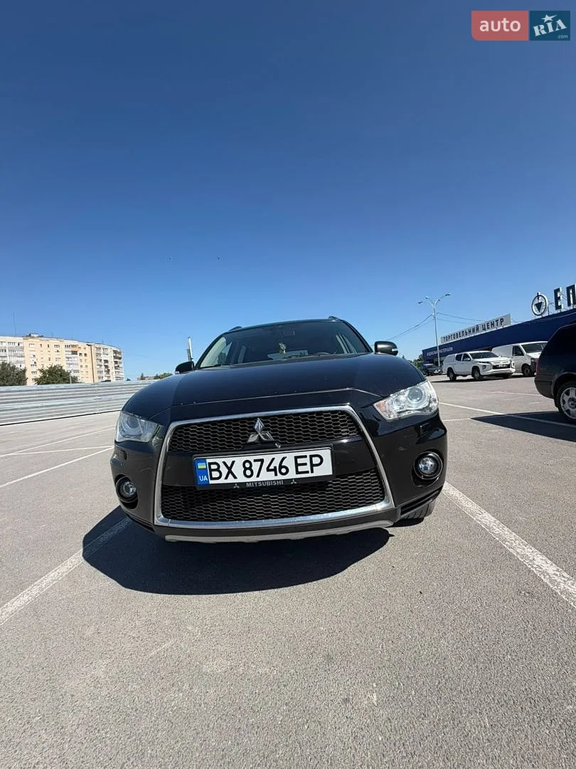 Mitsubishi Outlander XL, 2011