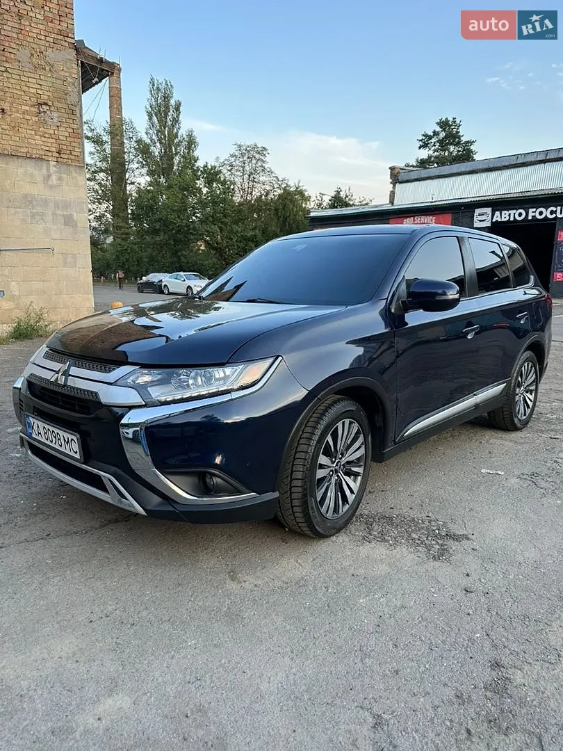 Mitsubishi Outlander, 2020
