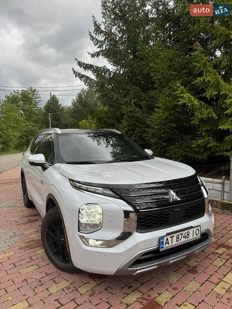 Mitsubishi Outlander, 2023