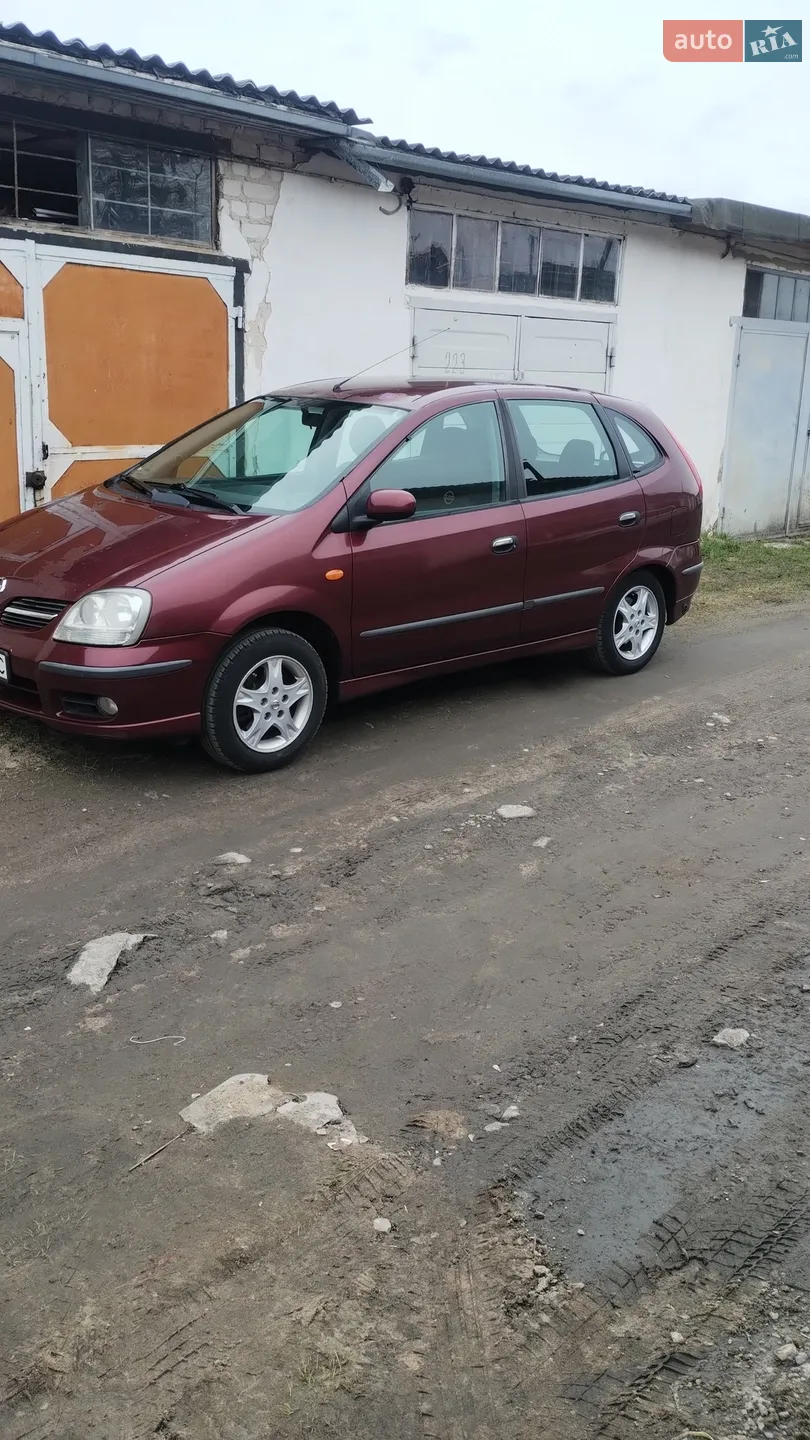 Nissan Almera Tino, 2004