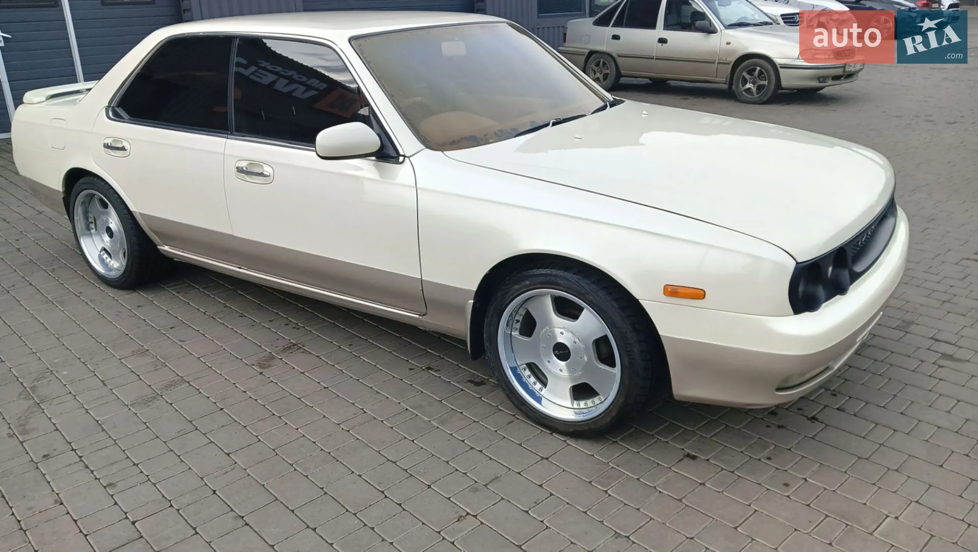 Nissan Laurel, 1993