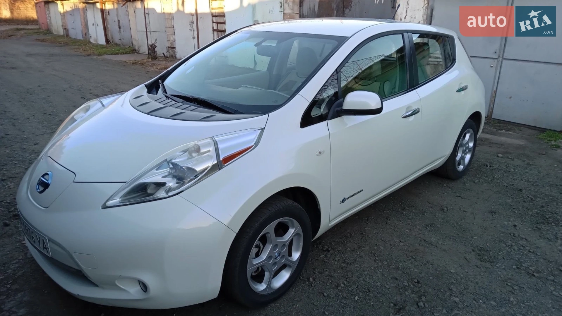Nissan Leaf, 2011
