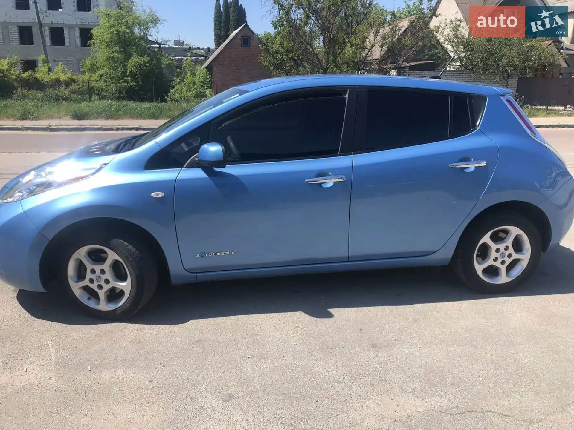 Nissan Leaf, 2011