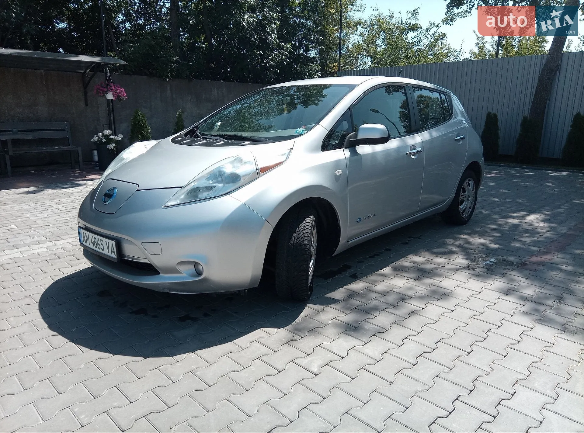 Nissan Leaf, 2011